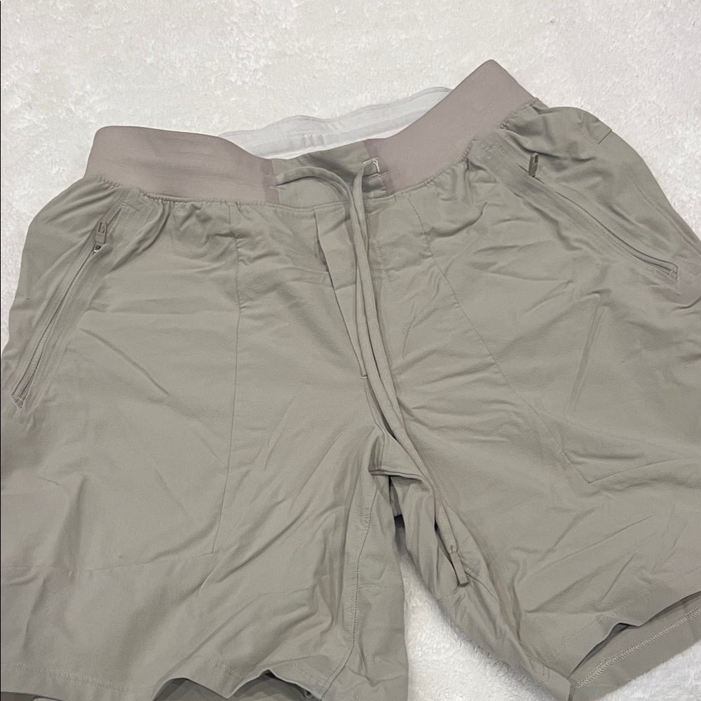 lululemon athletica Men's Athletic Shorts in Light Gray